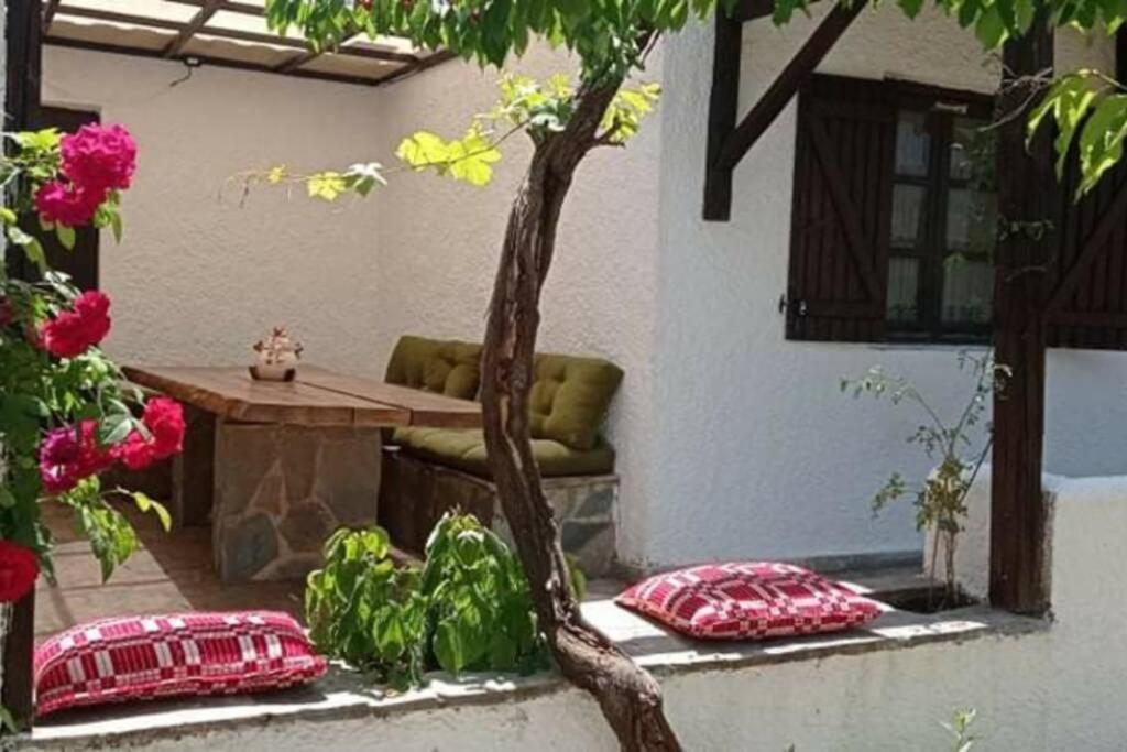 Αρχοντικο Στουσ Προποδεσ Του Ορουσ Διρφυσ Villa Loutsa  Exteriör bild